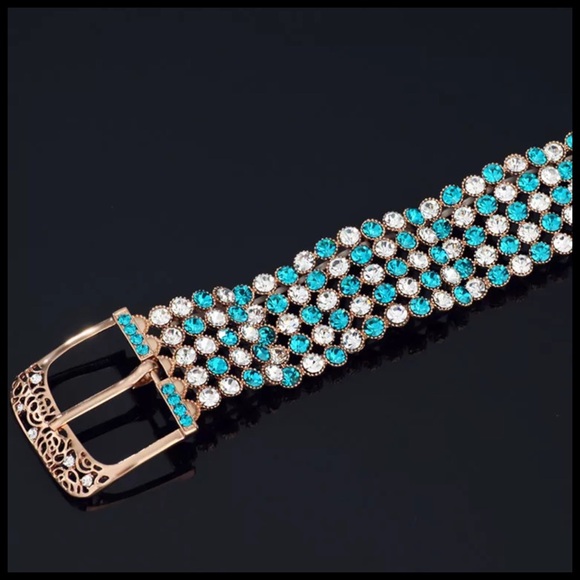 🎁 Swarovski Crystals Blue Buckle Bracelet - Picture 5 of 5